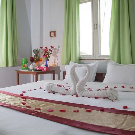 Mother Land Inn 2 Янгон Экстерьер фото