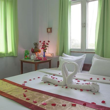 Mother Land Inn 2 Янгон Экстерьер фото