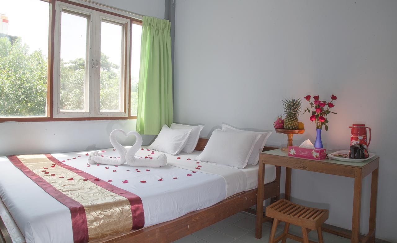 Mother Land Inn 2 Янгон Экстерьер фото