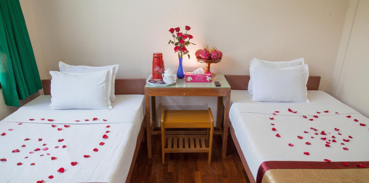Mother Land Inn 2 Янгон Экстерьер фото