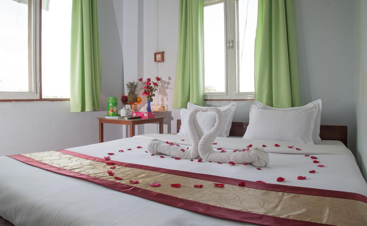 Mother Land Inn 2 Янгон Экстерьер фото