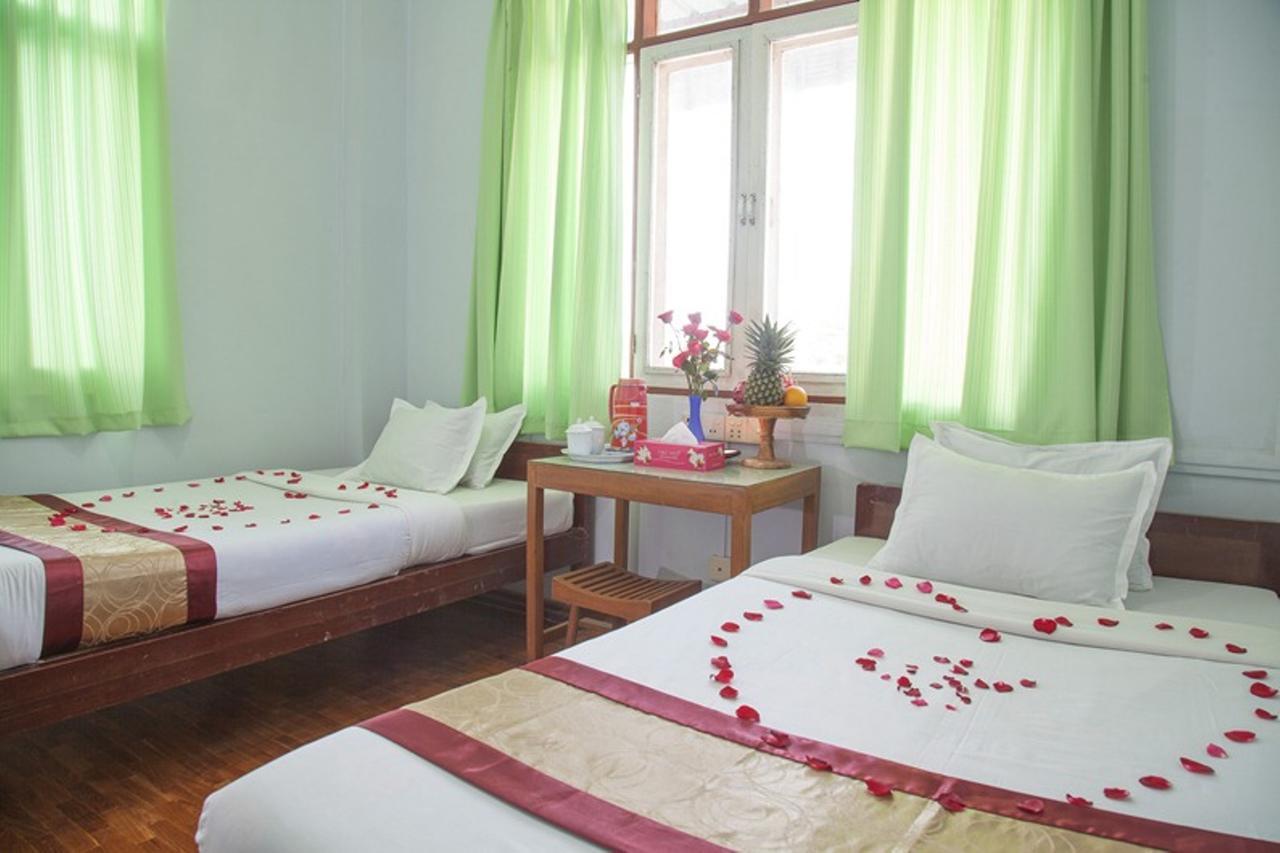 Mother Land Inn 2 Янгон Экстерьер фото