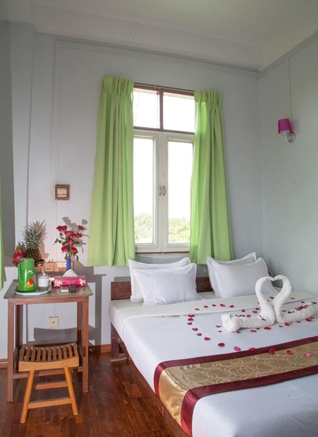 Mother Land Inn 2 Янгон Экстерьер фото