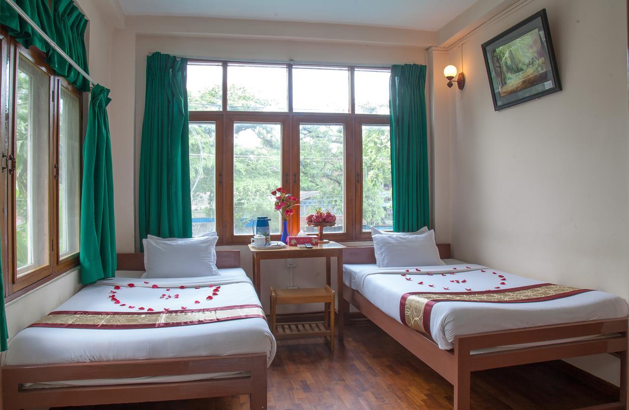 Mother Land Inn 2 Янгон Экстерьер фото