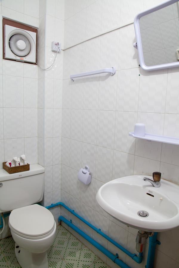 Mother Land Inn 2 Янгон Экстерьер фото