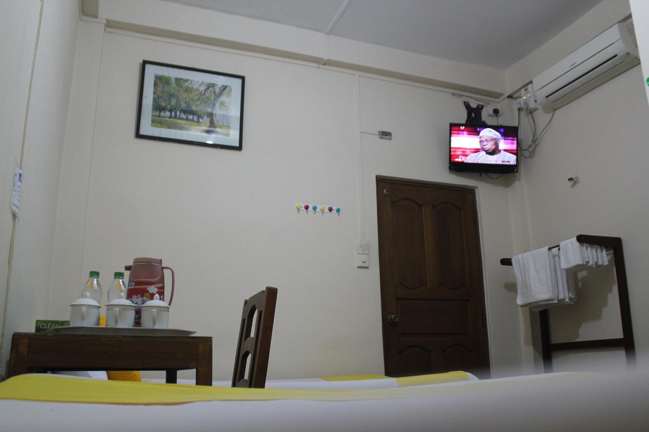 Mother Land Inn 2 Янгон Экстерьер фото